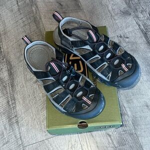 NWOT Keen women’s Sandal
